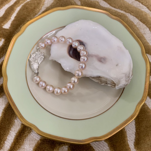 Oyster Clasp Bracelet with Pink Freshwater Pearls
