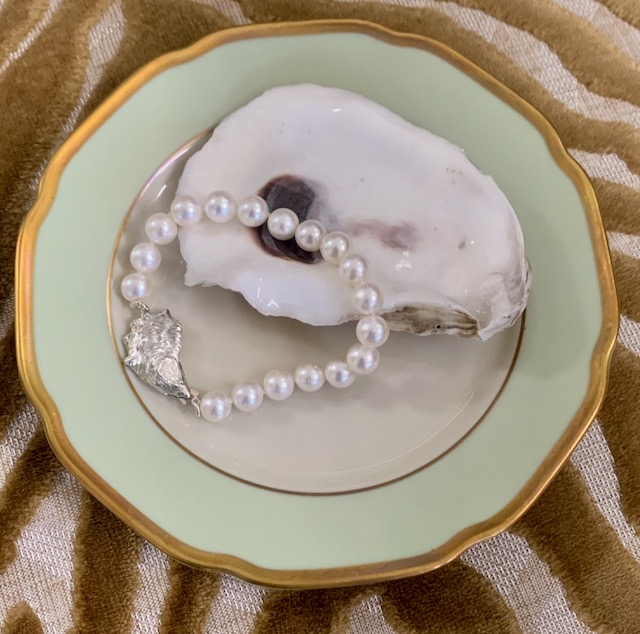 Oyster Clasp Bracelet with White Freshwater Pearls