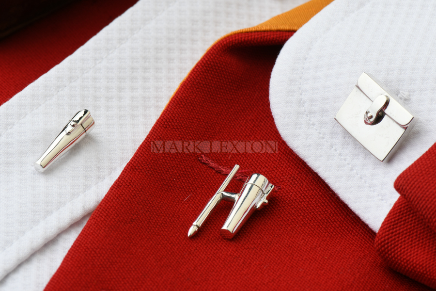 Hunt Flask Dress Studs