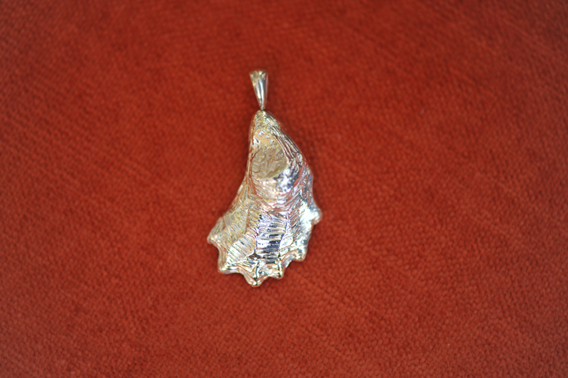 Oyster Shell Pendant (Medium)